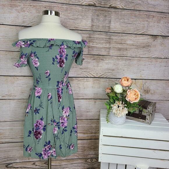 Xhilaration Green Floral Off Shoulder‎ Smock Dress Size Small - Picture 2 of 5
